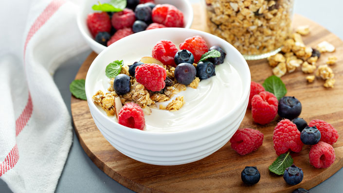 greek yogurt berries